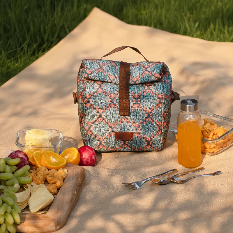 Waterproof nylon lunch bags with a thermal layer for outdoor picnicsKolkata Nouveau Roll Up Lunch Bag