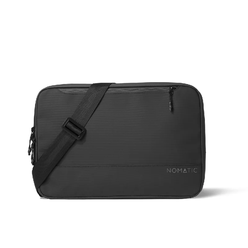 Laptop bag with a padded handle for comfortable carryingNomatic Tech Case