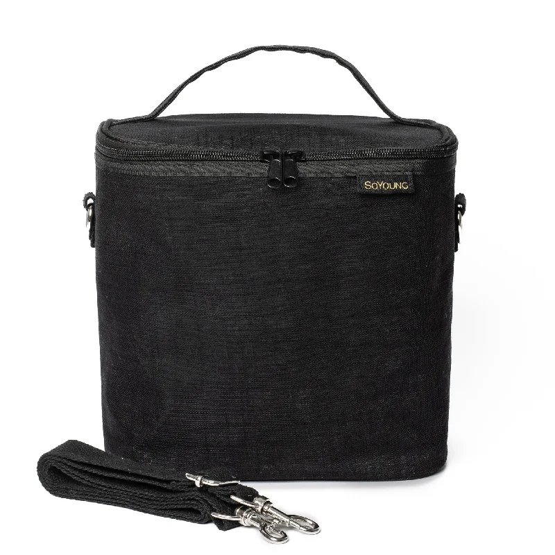 Leather lunch bags with a vintage look and brass hardware for business lunchesBlack Linen Lunch Poche