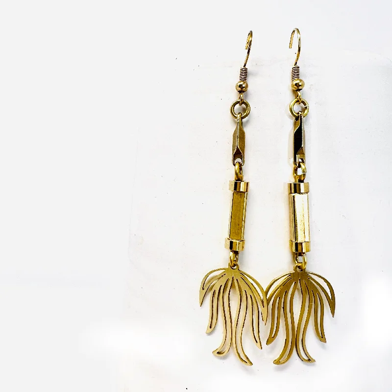 Fashionable checked baggage with a unique pattern for easy identification at the airportGolden Brass Industrial Lotus Flower Long Dangle Earring