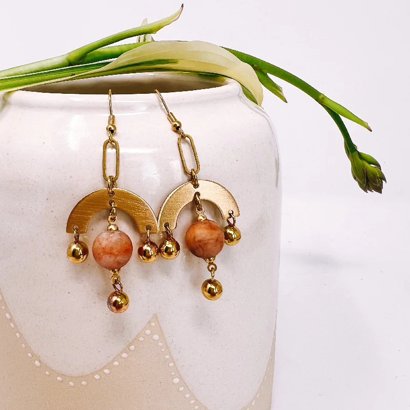 Fashionable checked baggage with a unique pattern for easy identification at the airportModern Brass Dangle Earring Rainbow With Semi-Precious Stone