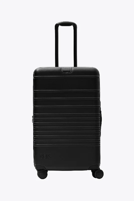 Garment - protected travel bag with hanging system for suits and dressesThe Medium Check-In Roller in All Black