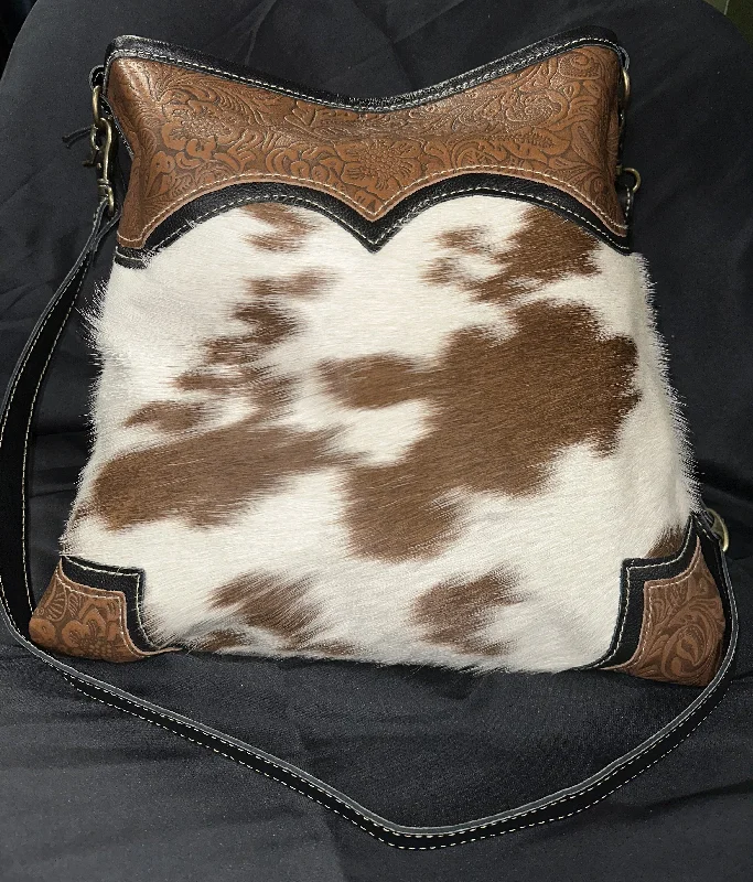 Cowhide leather coin and key purses with a rustic lookMyra Bag: "CATTLE PARDO CANVAS & HAIR-ON BAG"